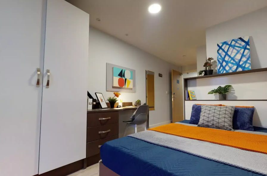 Bronze En Suite Plus