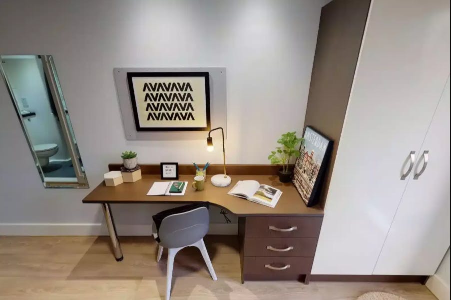 Silver En Suite Plus