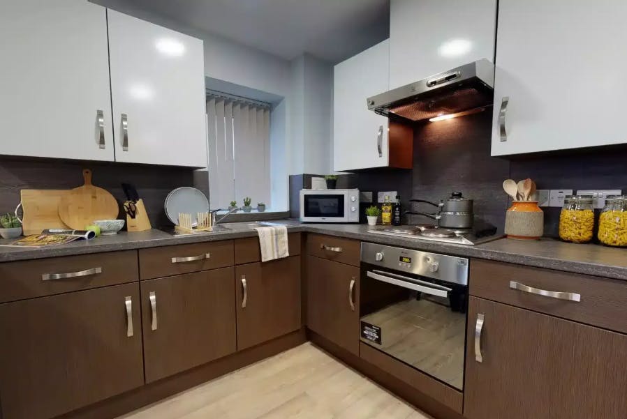 Silver En Suite Plus