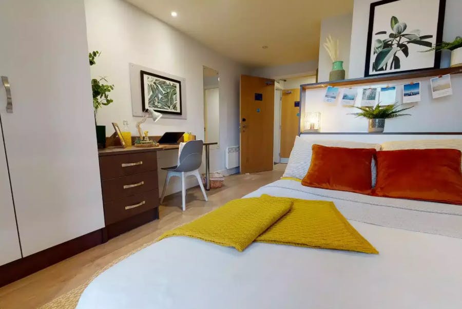 Gold En Suite Premium