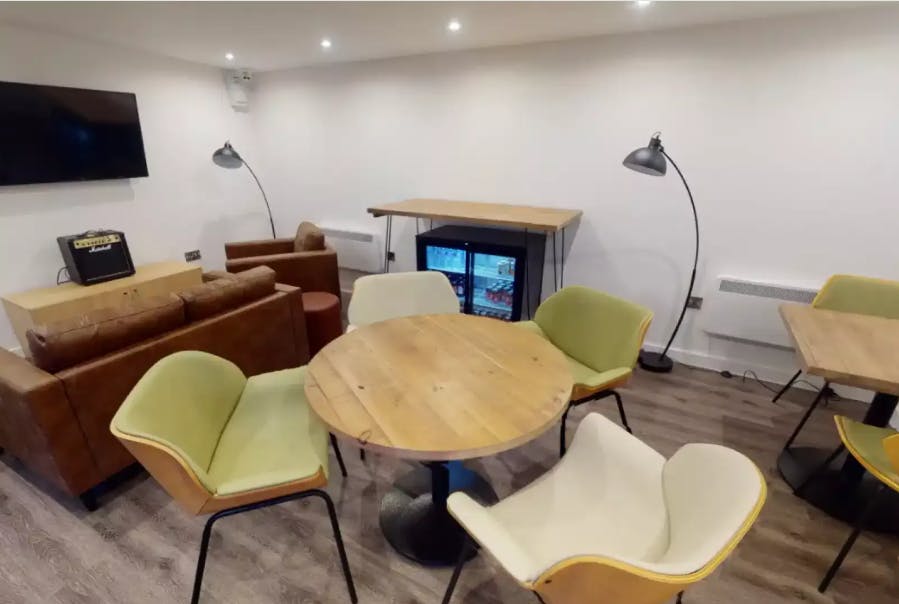 Silver En Suite Plus