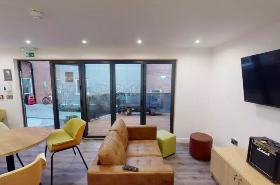 Silver En Suite Plus