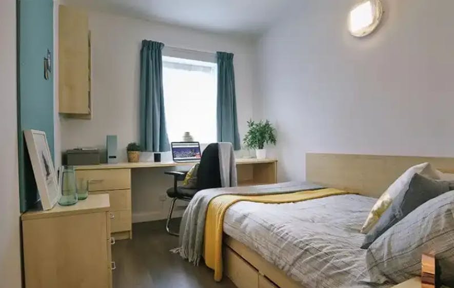 Silver En Suite Plus