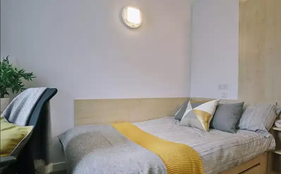 Silver En Suite Plus