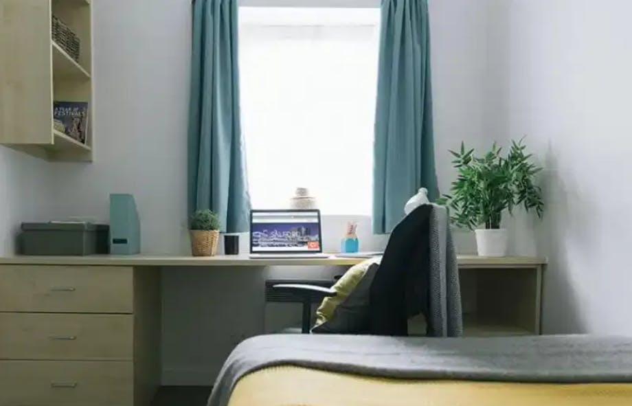 Silver En Suite Plus
