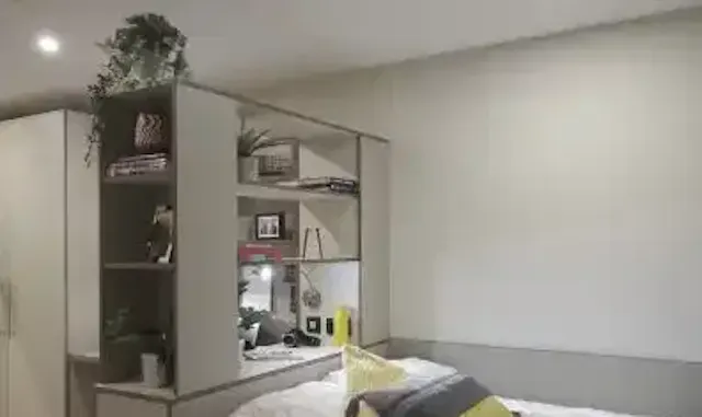 Silver Studio room image 2