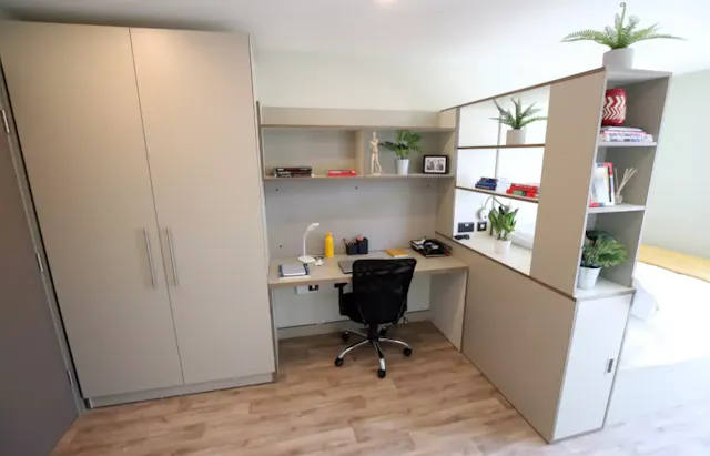 Platinum Studio  room image 2