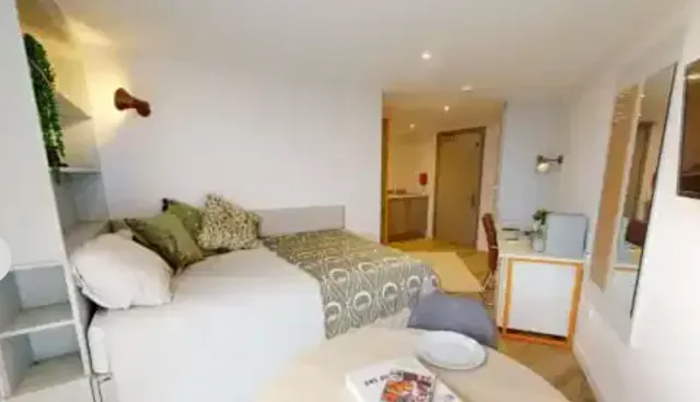 Premium Studio Accessible room image 3