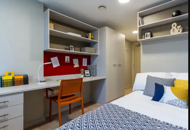 Block A Mid Level Silver En Suite room image 1
