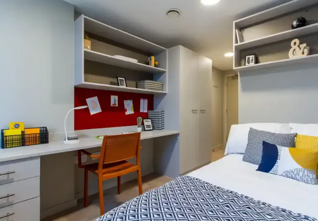Block A Lower Floor Gold En Suite room image 1
