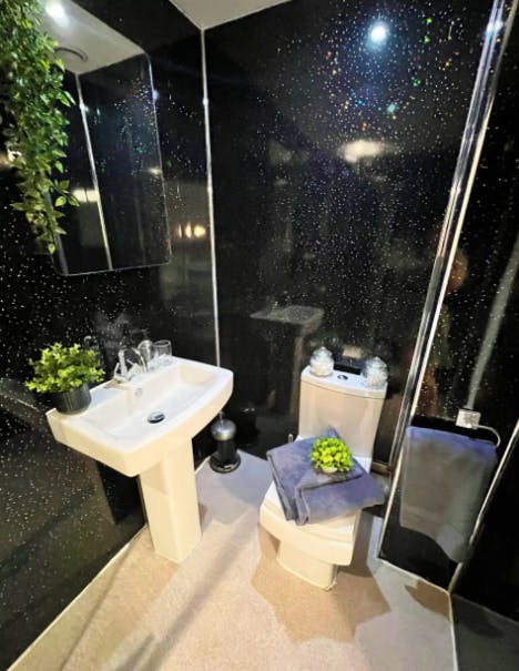 Silver Ensuite