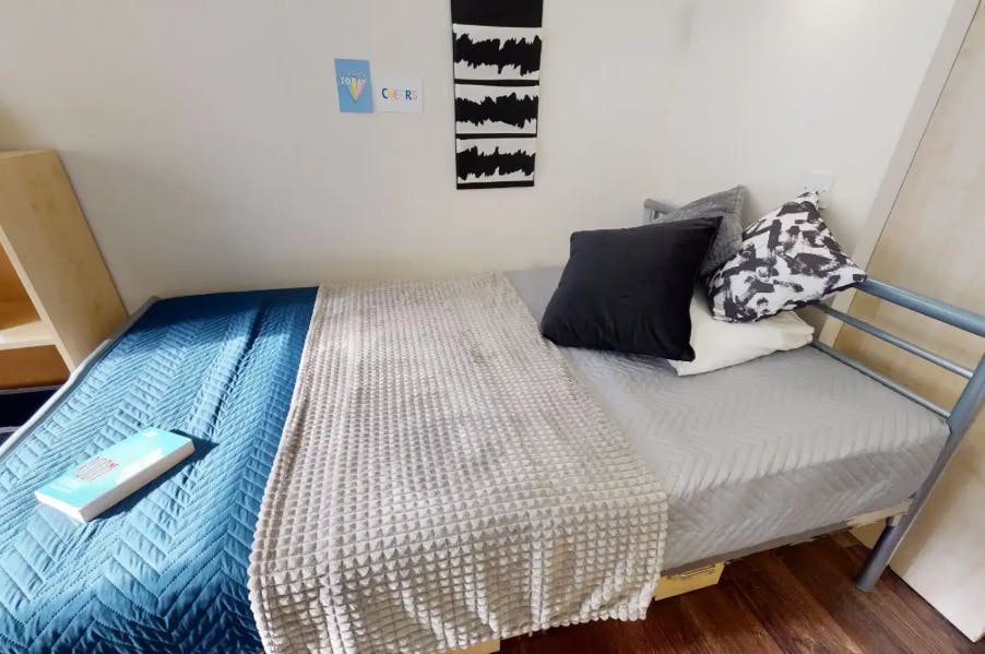 Silver En Suite Plus