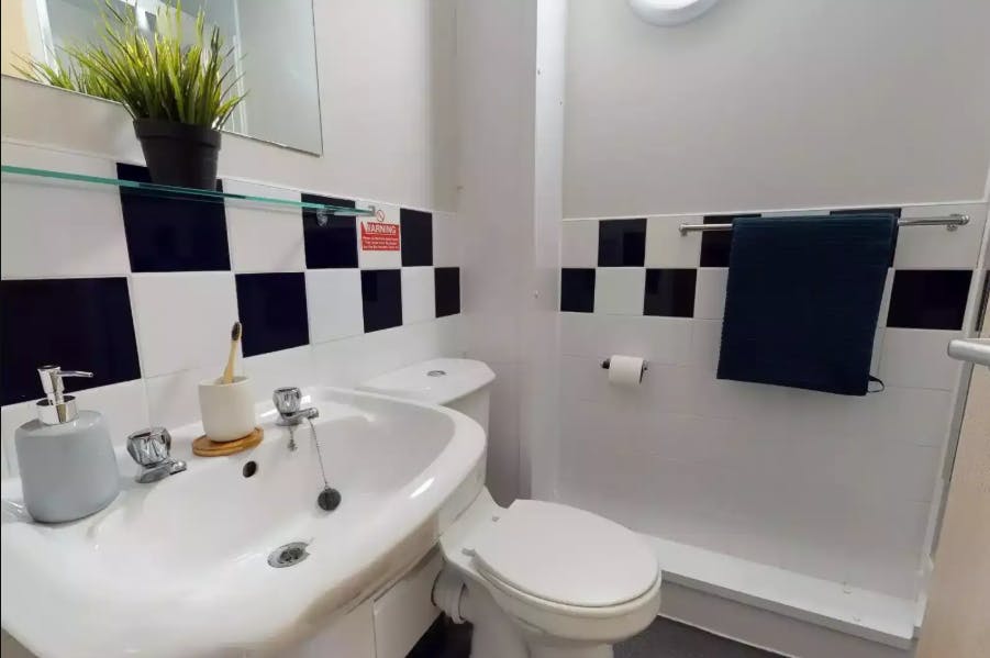 Silver En Suite Plus