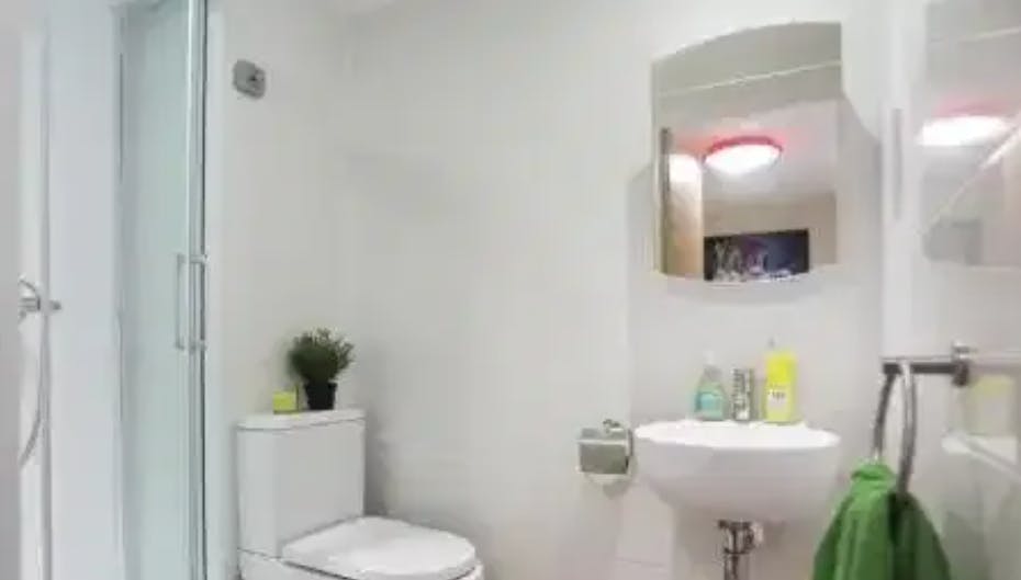 Classic Ensuite Lower Ground – Kentish House