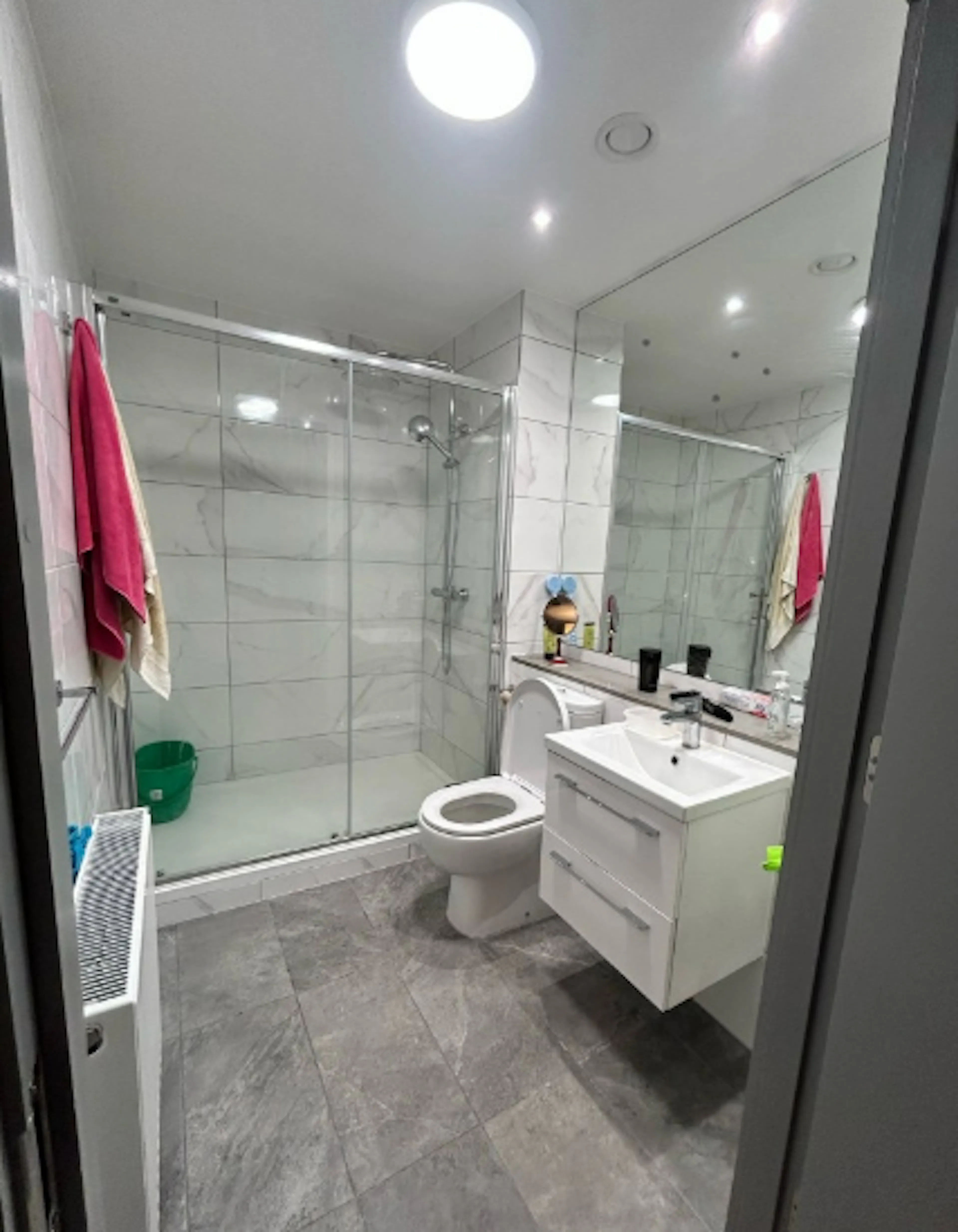 Flat 11 - Ensuite Double BATHROOM 4