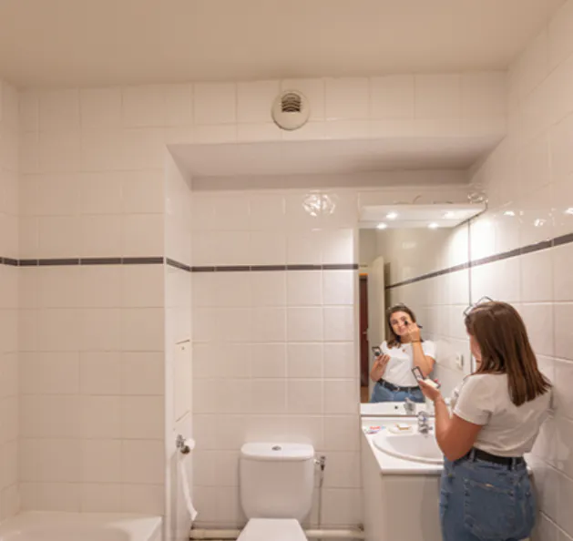 Studio BATHROOM 4