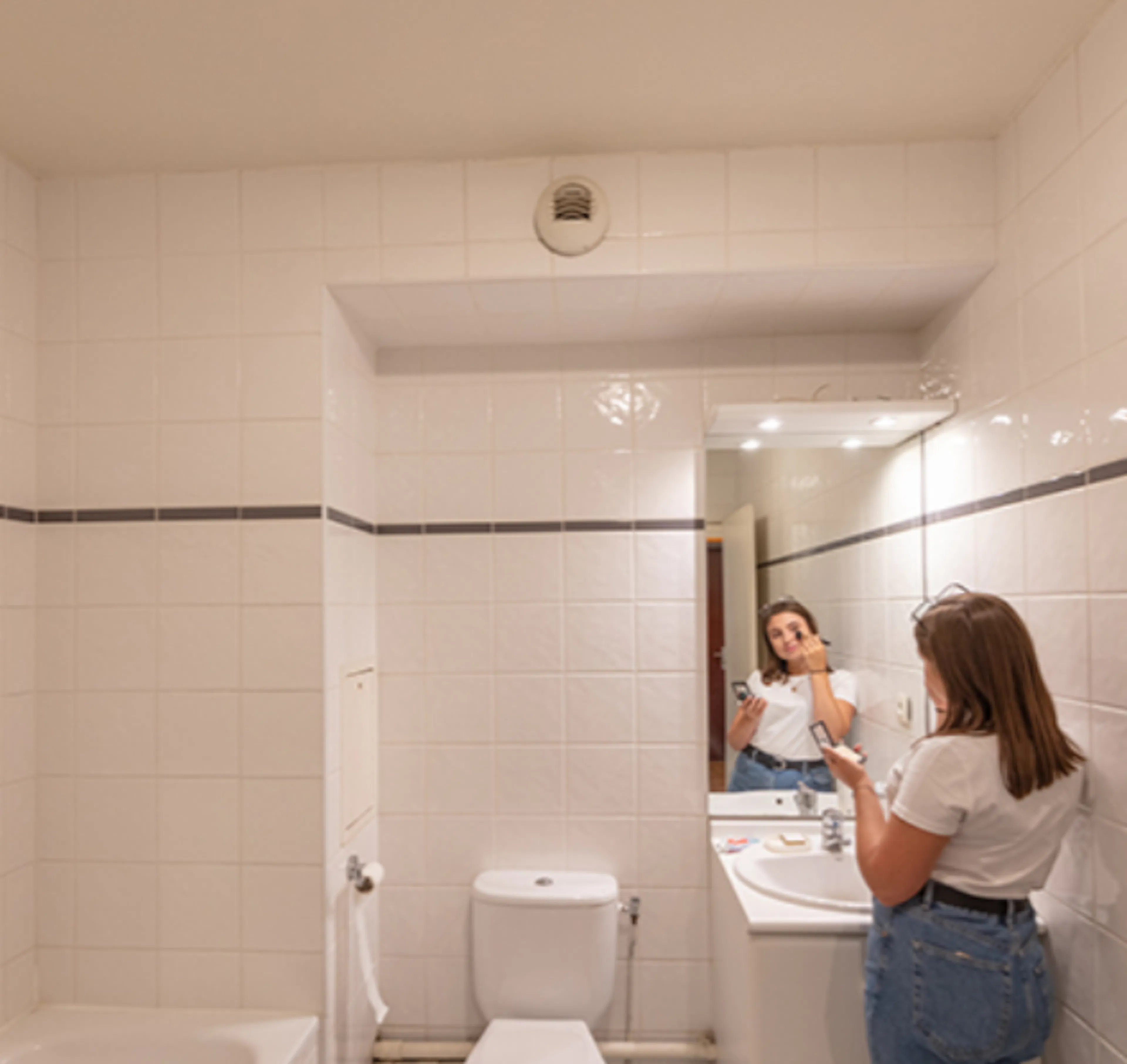 Studio BATHROOM 4