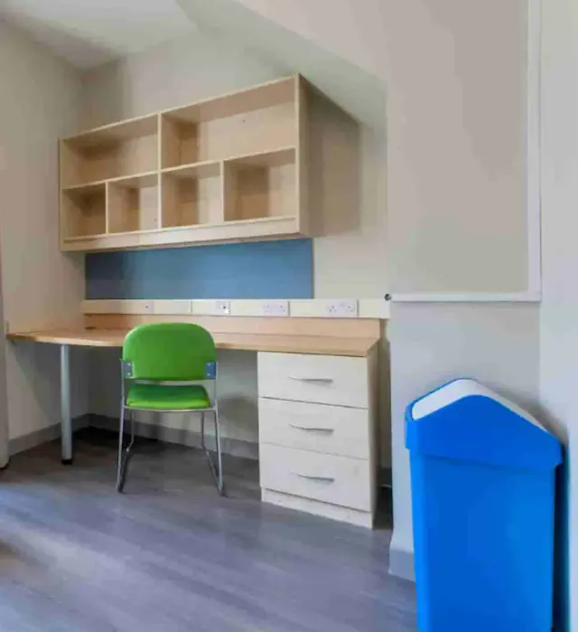 Silver Studio room image 2