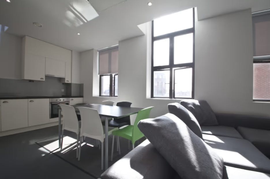 Classic 5 Bed Apartment