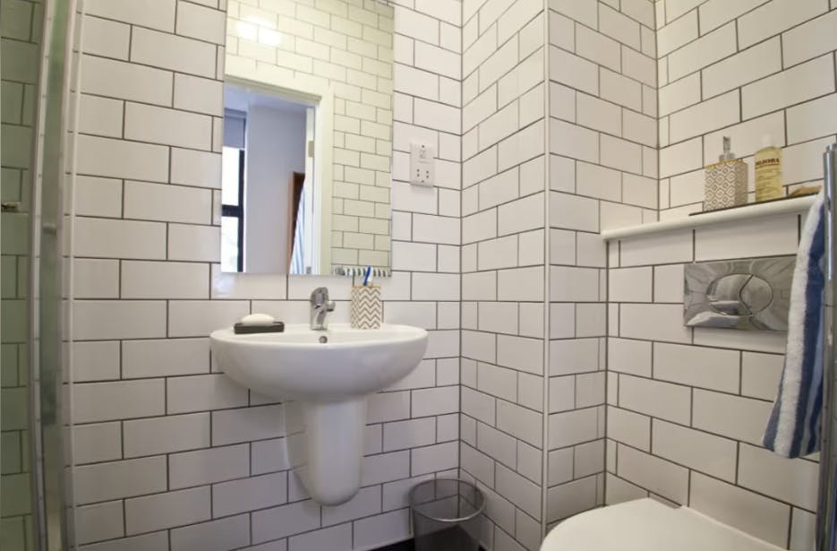 Classic 5 Bed Apartment