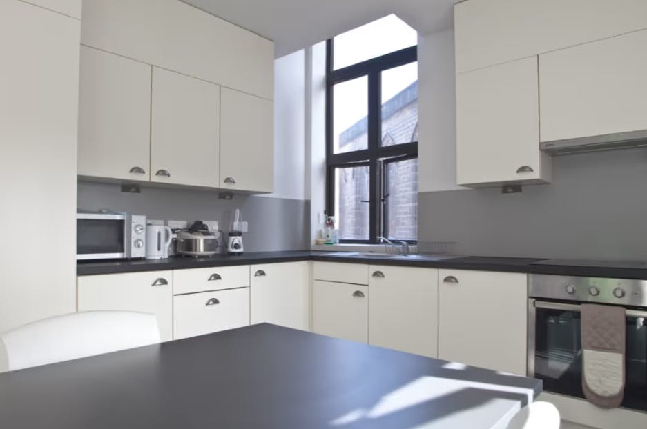 Classic 5 Bed Apartment