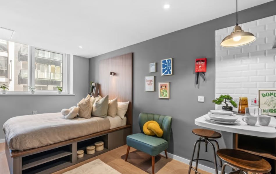 Premium Smaller Studio