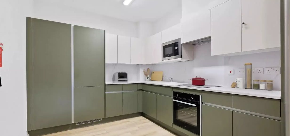 Silver Ensuite Upper Level