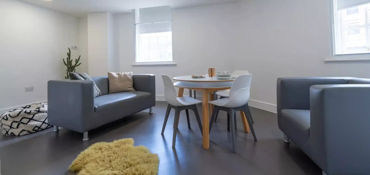 Bronze Bedroom Mid