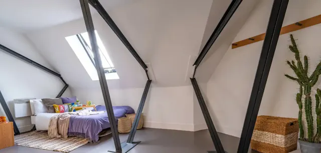 Silver Ensuite Upper Level room image 2