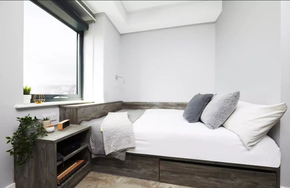 Penthouse Studio