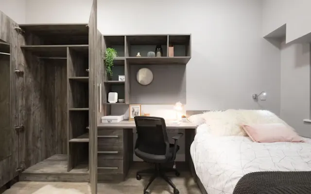 Large Studio room image 2