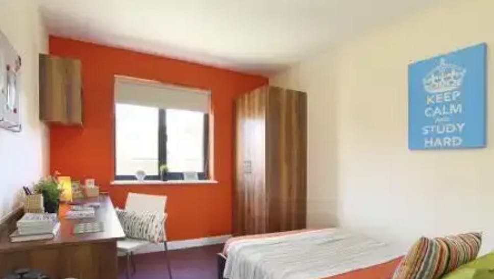 Classic En-Suite Tallis Court