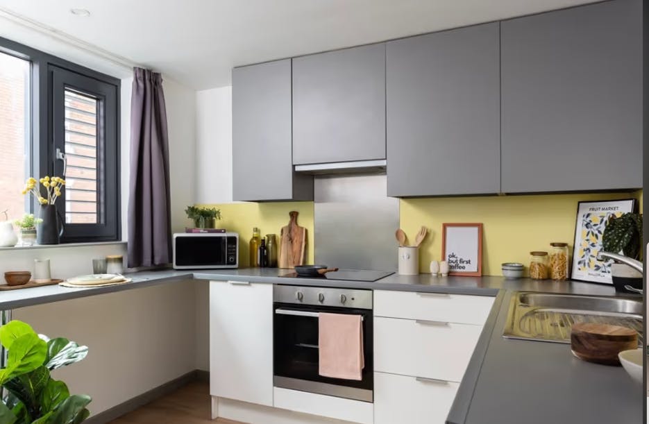 Premium Range 1 Accessible Studio