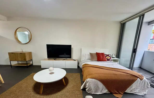 Studio Apartments room image 1