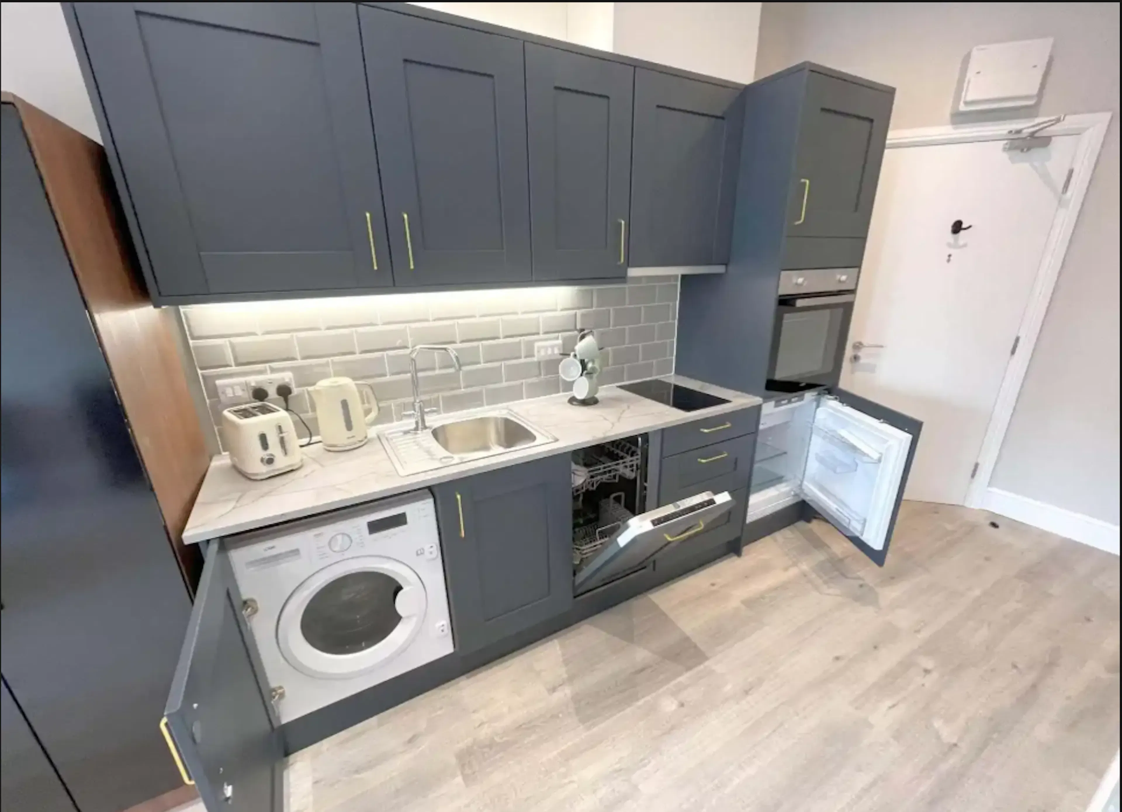 Super Deluxe Studio KITCHEN 1