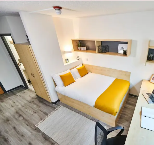 Silver En-Suite room image 2