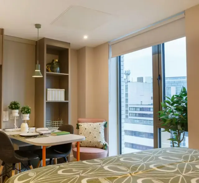 Premium One Bed Apartment room image 2