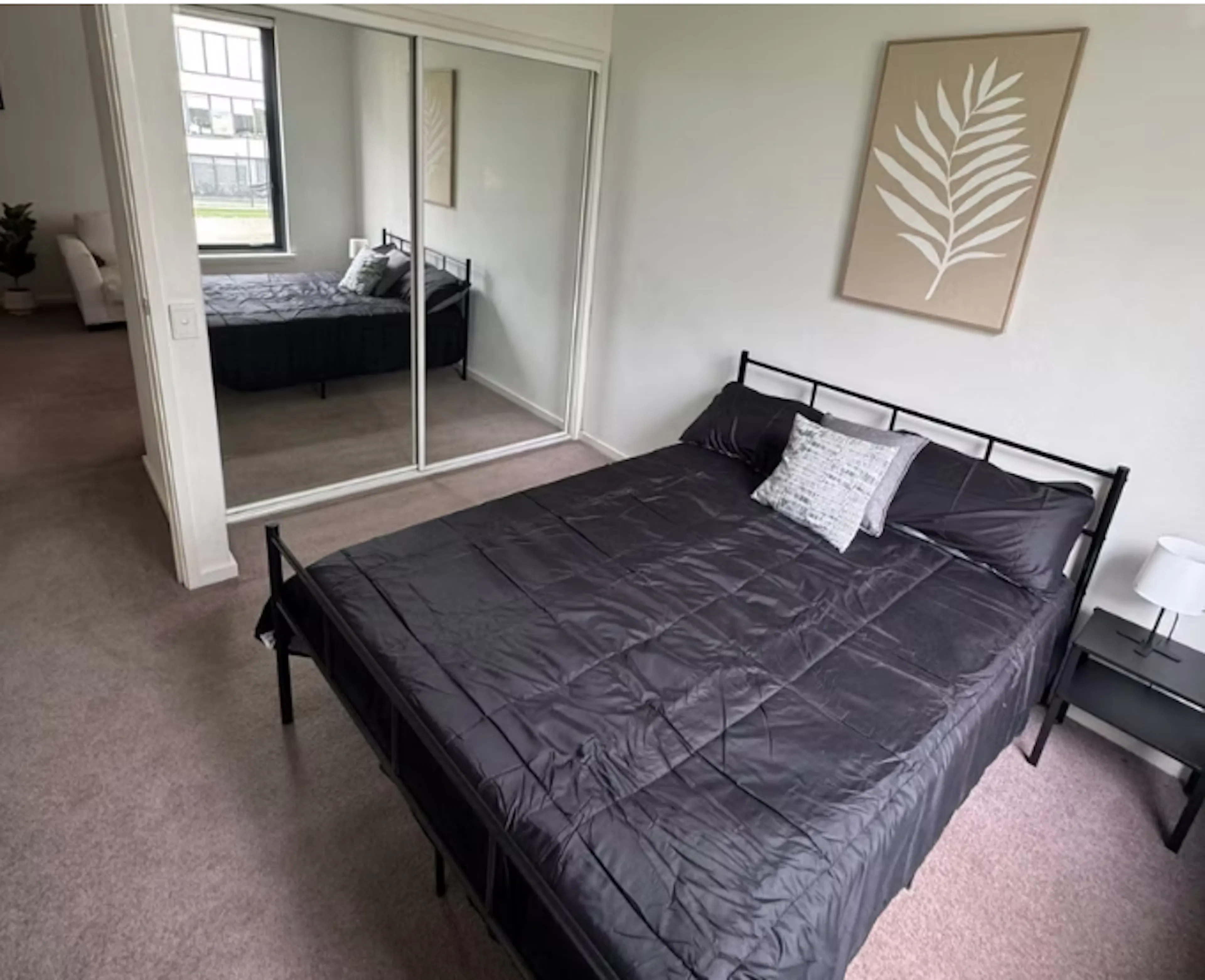 3 Bedroom, 2 Bathroom Apartment ROOM 2