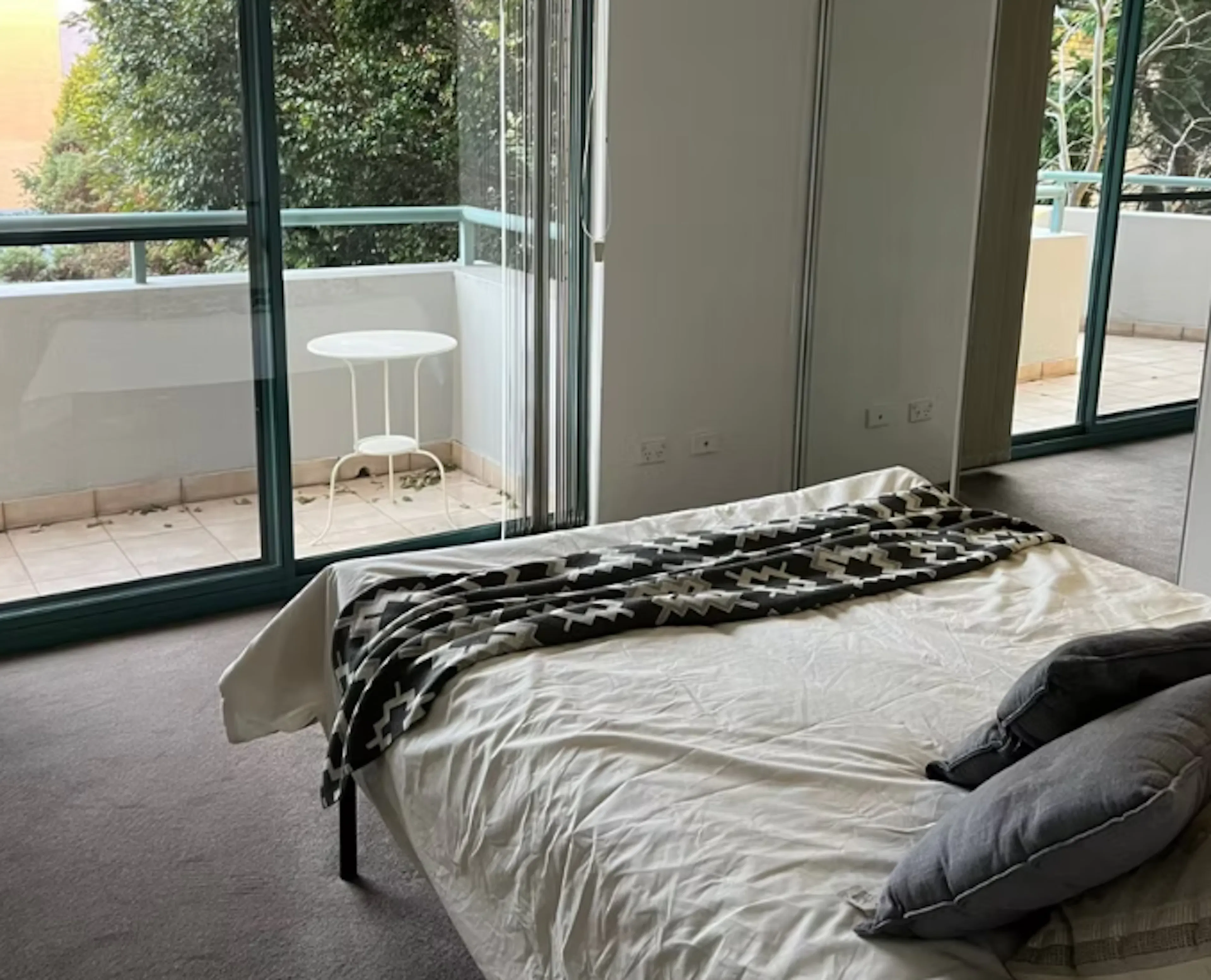 2 Bedroom, 2 Bathroom Apartment ROOM 1