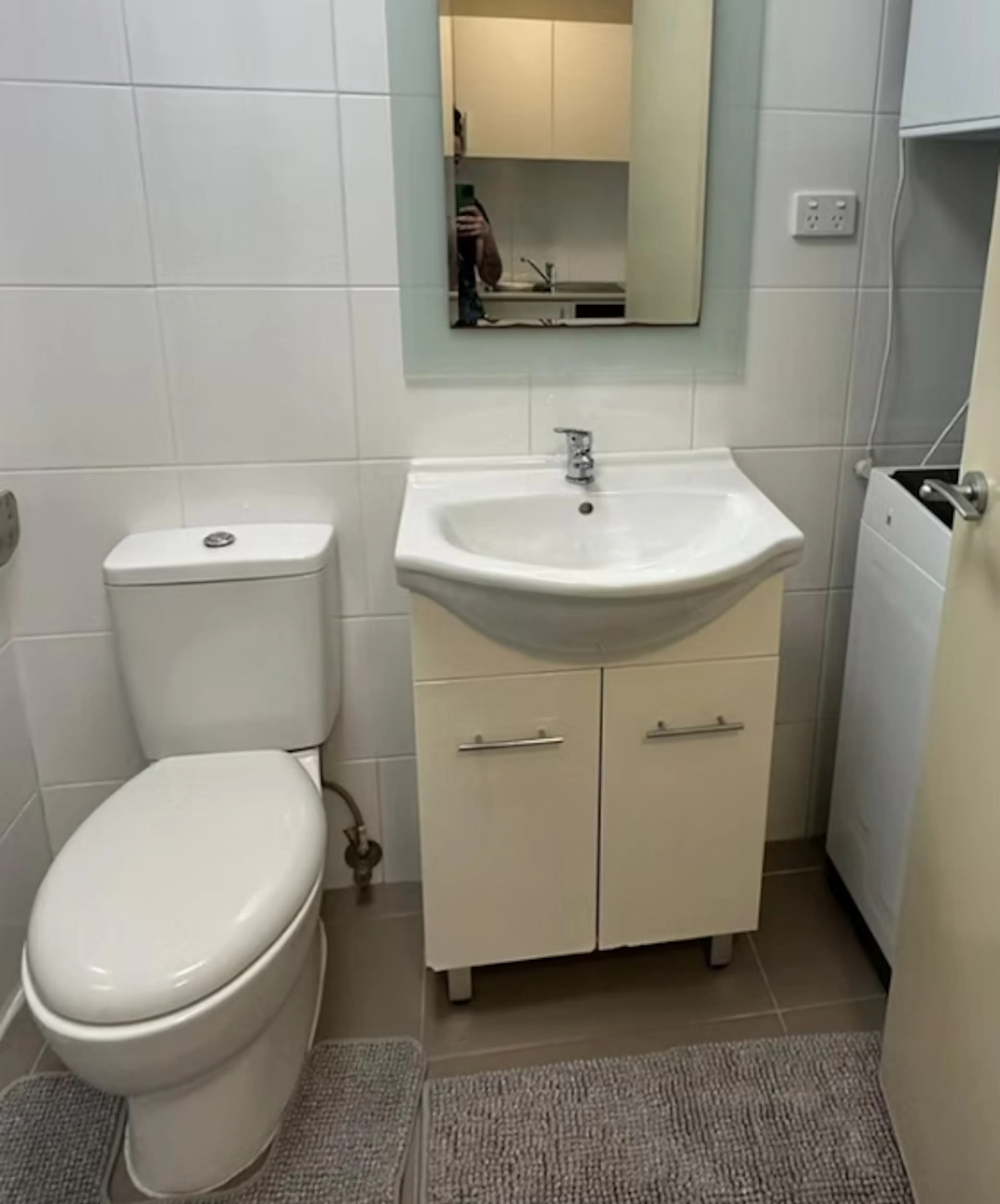 Studio Room BATHROOM 2