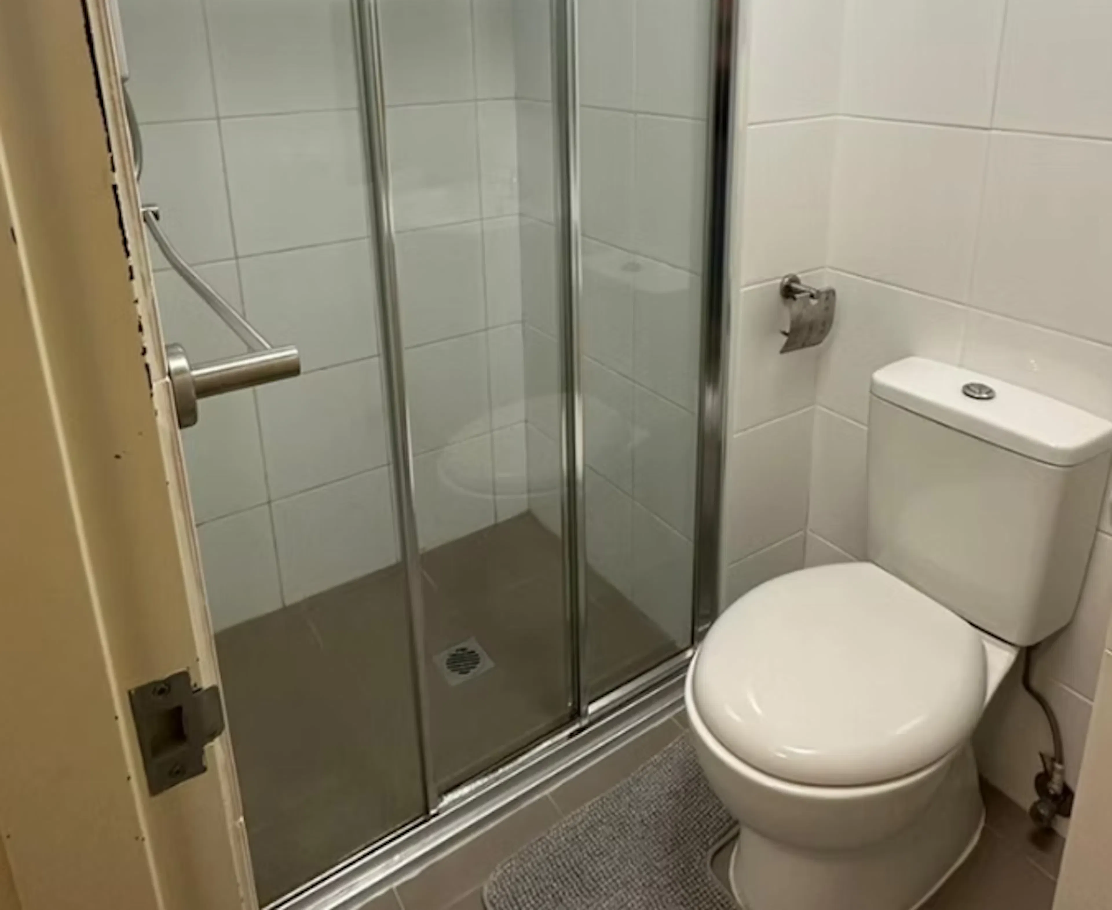 Studio Room BATHROOM 3