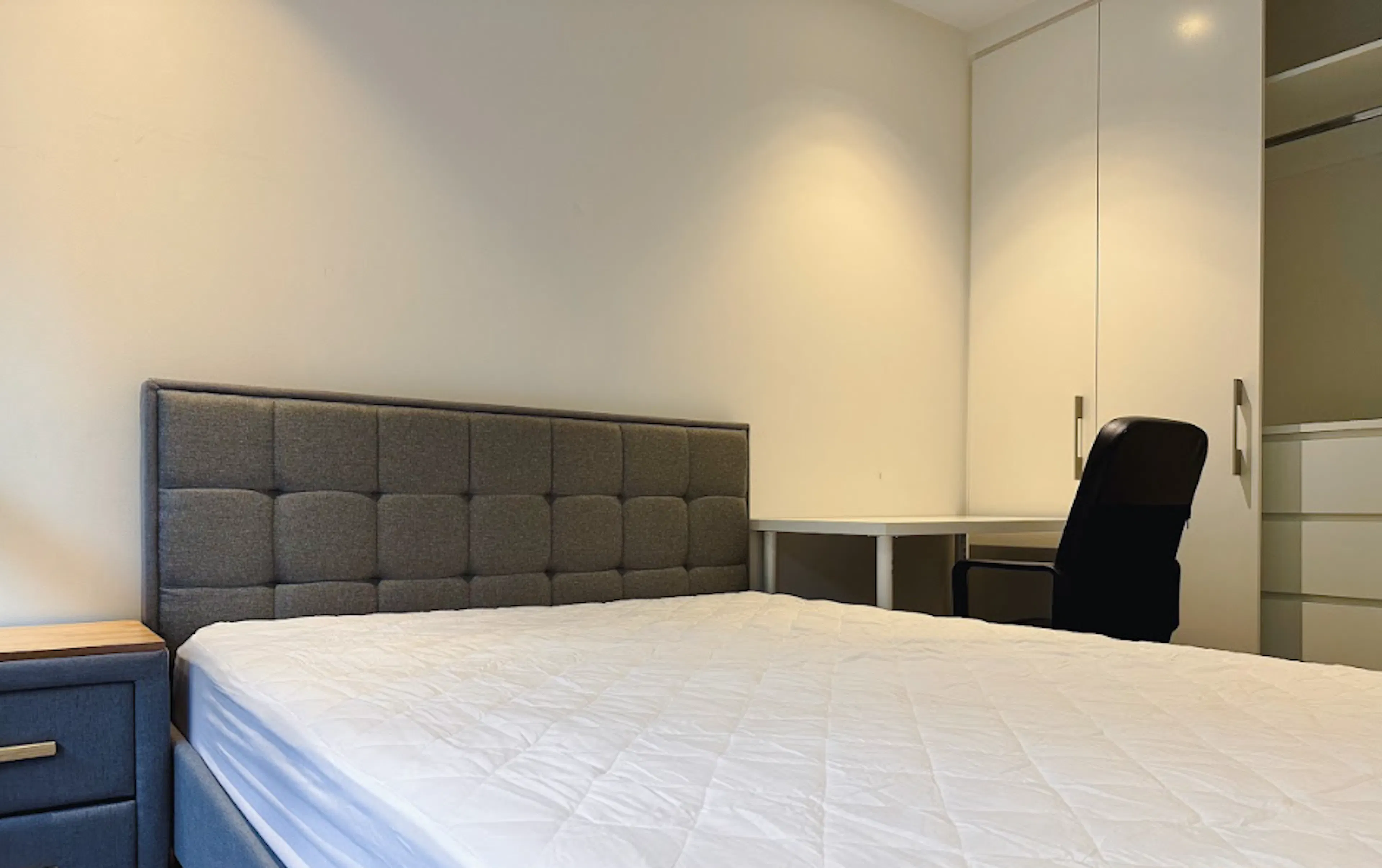 2 Bedroom 1 Bathroom Apartment ROOM 2