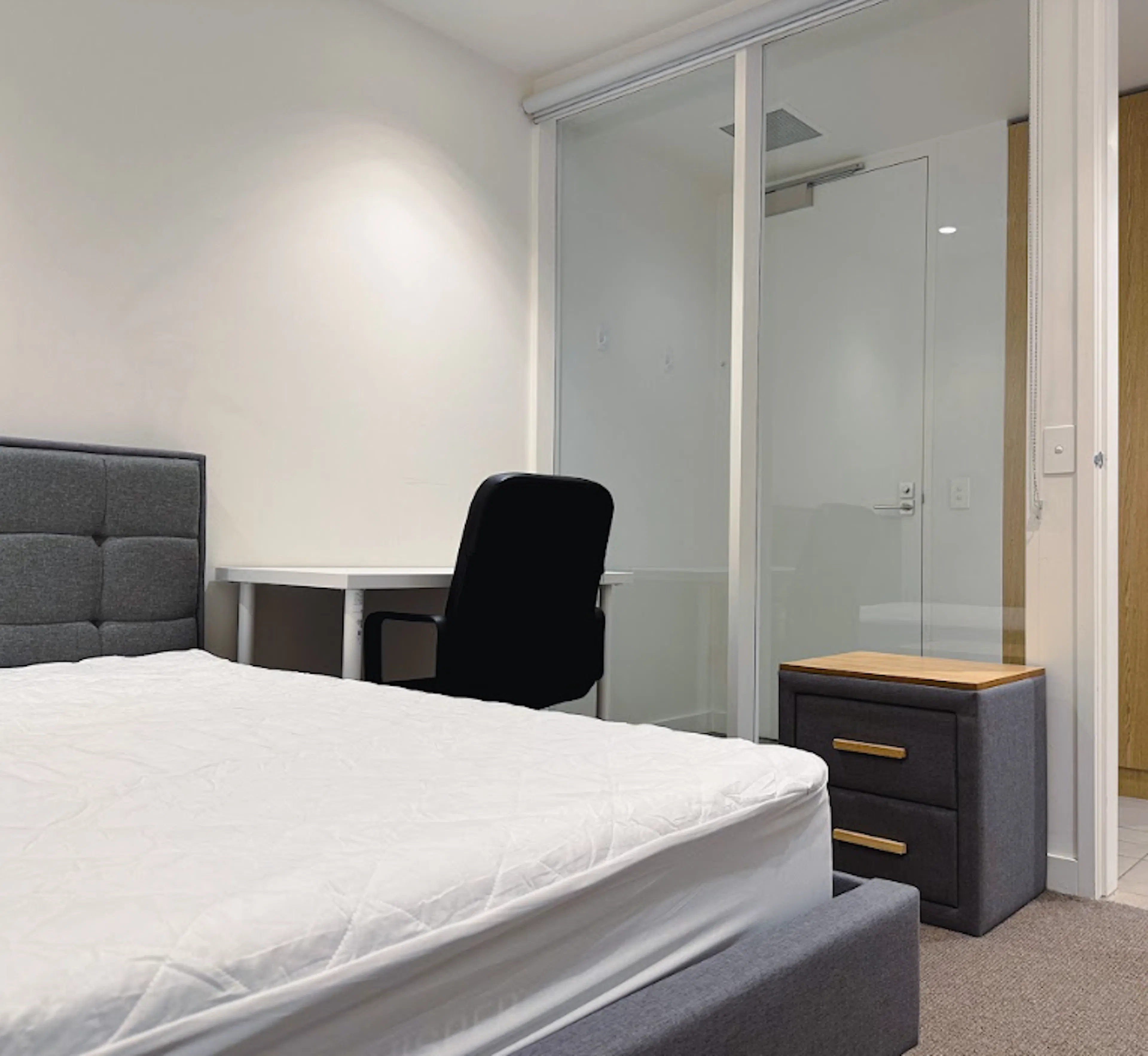 2 Bedroom 1 Bathroom Apartment ROOM 3
