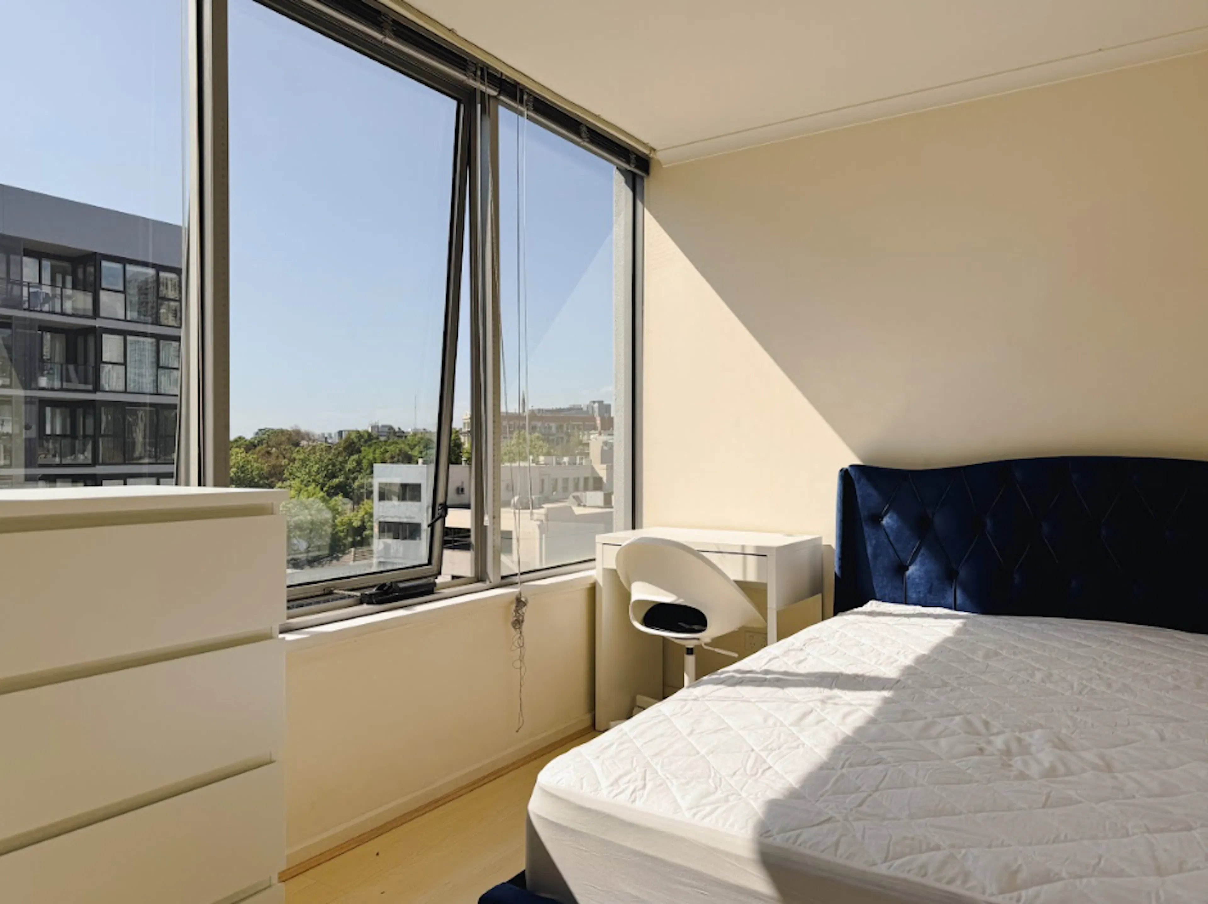 2 Bedroom, 2 Bathroom Apartment ROOM 3