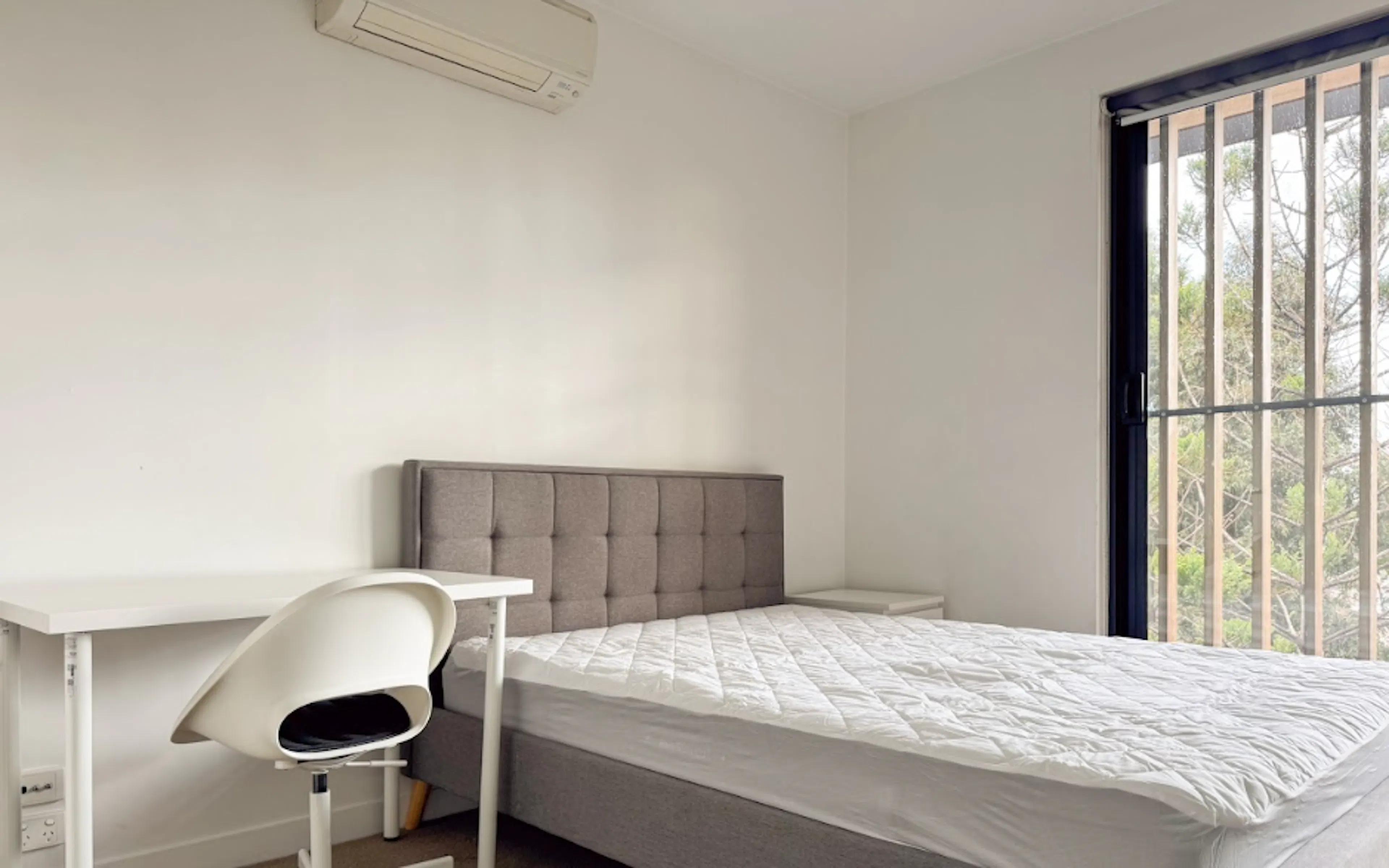 Second Room ROOM 2