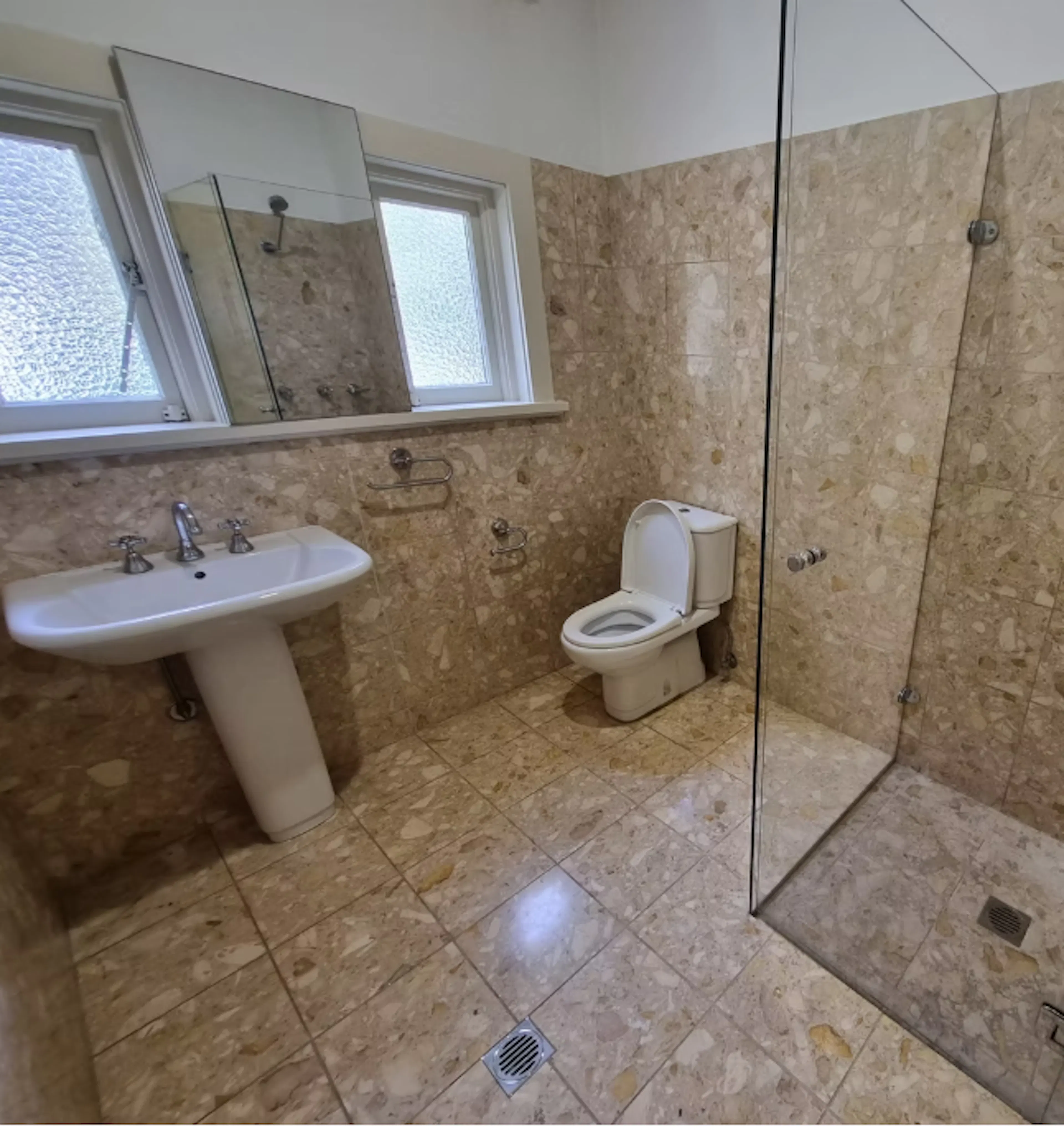 Master Room BATHROOM 4