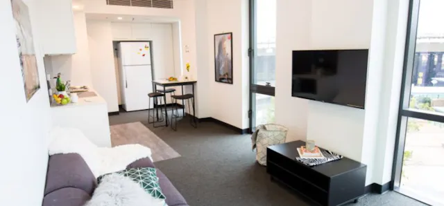 6 Bedroom room image 1