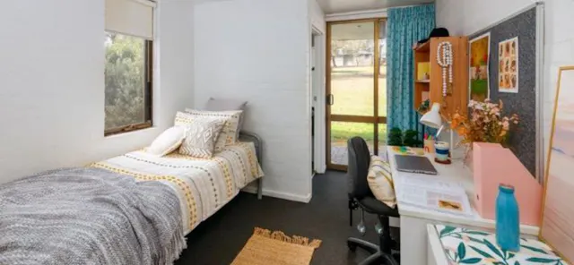 Mulleum - Studio with Ensuite room image 1