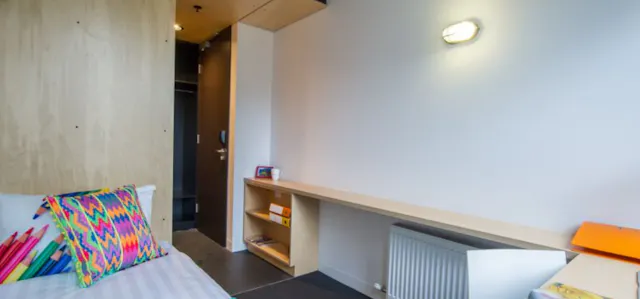4 Bed Apartment room image 1