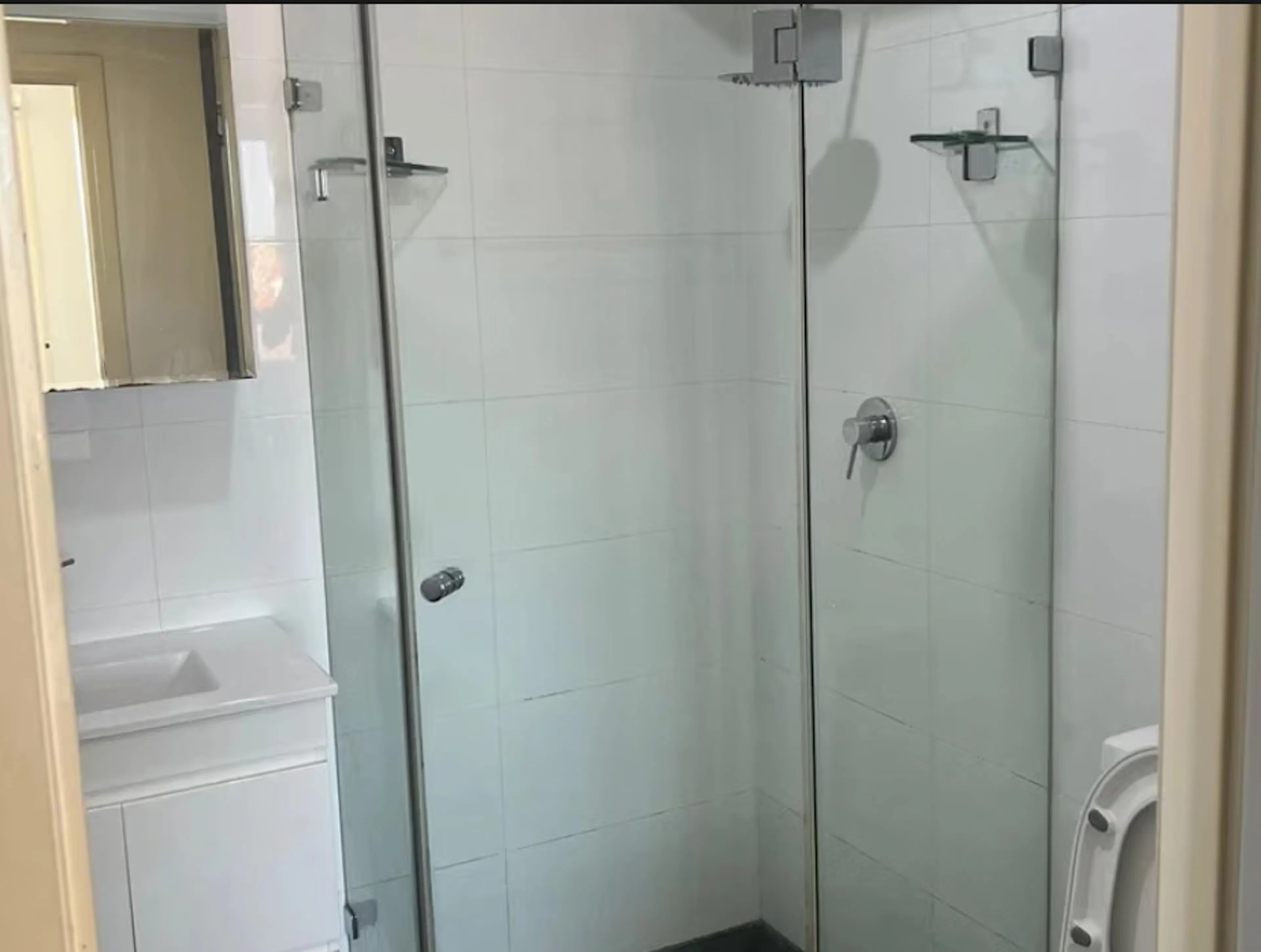 Room 2 (Ensuite) BATHROOM 3